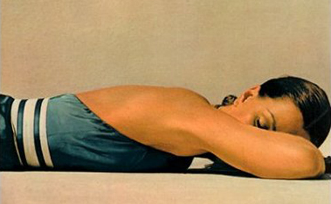 Detalj ur omslaget till "John Rawlings : 30 years in Vogue". Arena editions.